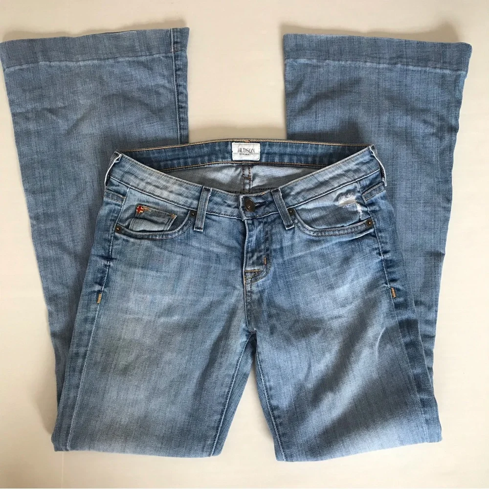 Hudson 5 Pocket Flare Jeans Light Wash Distressed Size 26 Inseam 30.5”._3